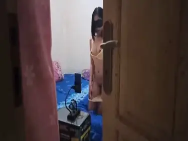Bokep Indo Pacar Cantik Live Show Buka Baju Room VIP poster