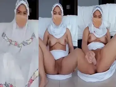 Bokep Jilbab Buka Mukena Main Jari Basah Kamar Kost poster