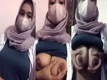 Bokep Jilbab Hijaber Tobrut Pamer Dada Nyaris Kelihatan poster