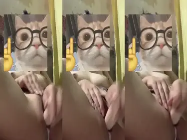 Dokumentasi Vavyvio Cantik Bersantai Di Kasur poster