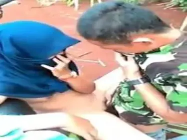 Ketangkap Ngesek di Kebun Tapi Yang Nangkep Minta Diterusin Sampai Croot poster