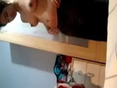 Sejoli VCS Bugil Pamer Memek Becek Di HP poster