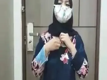 Ukhti Hijab Hitam SMA Cantik Pasrah Kasur 2026 poster